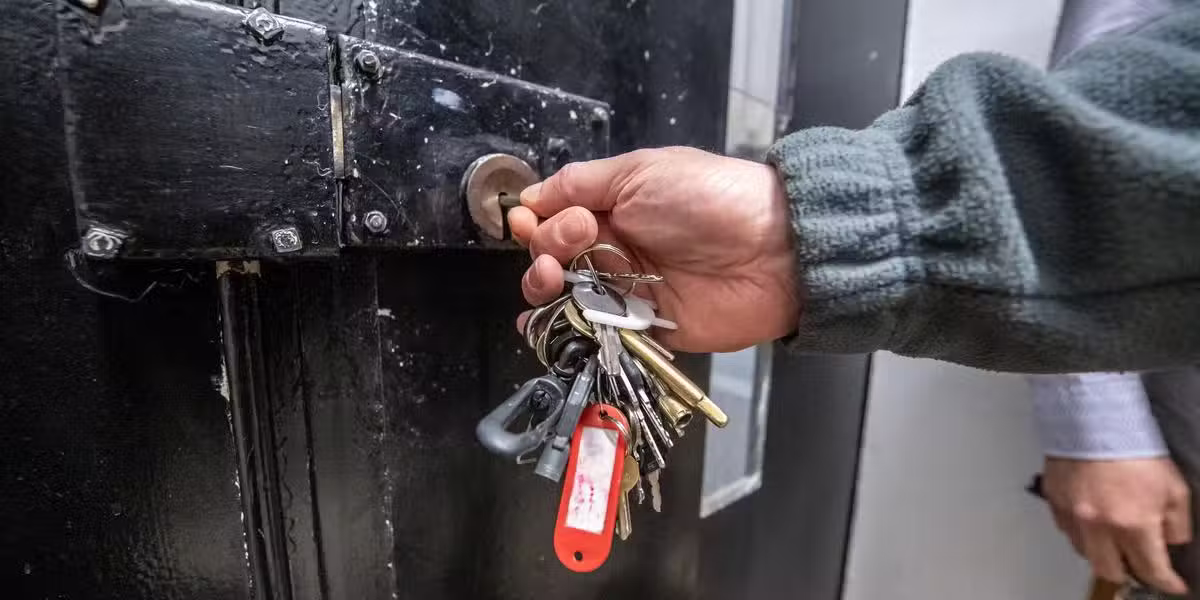 « Elles ne sont même pas au collège » : prison ferme pour un jeune pédophile de Charente-Maritime récidiviste, piégé en ligne « Elles ne sont même pas au collège » : prison ferme pour un jeune pédophile de Charente-Maritime récidiviste, piégé en ligne